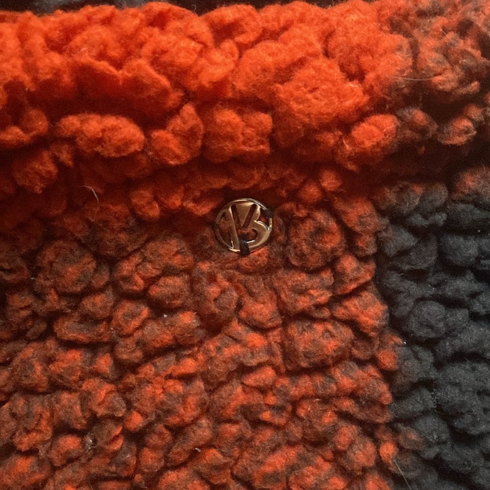 Buffbunny Reversible Cropped Pull Over - image 4